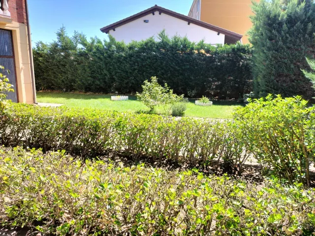 Amplia Casa en Melgar de Fernamental con Jardín y Terraza — 13