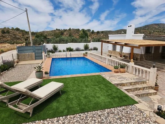 ¡Chalet con piscina a 858 €/m2! 4.000 m2 de parcela, 4 dormi - foto 3