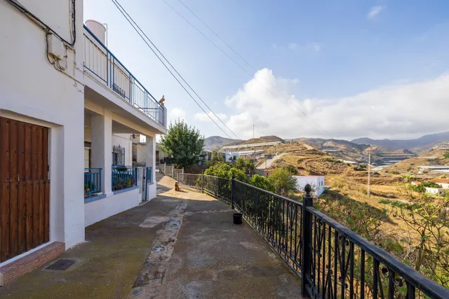 ¡Espectacular vivienda con vistas increíbles al mar y montañ