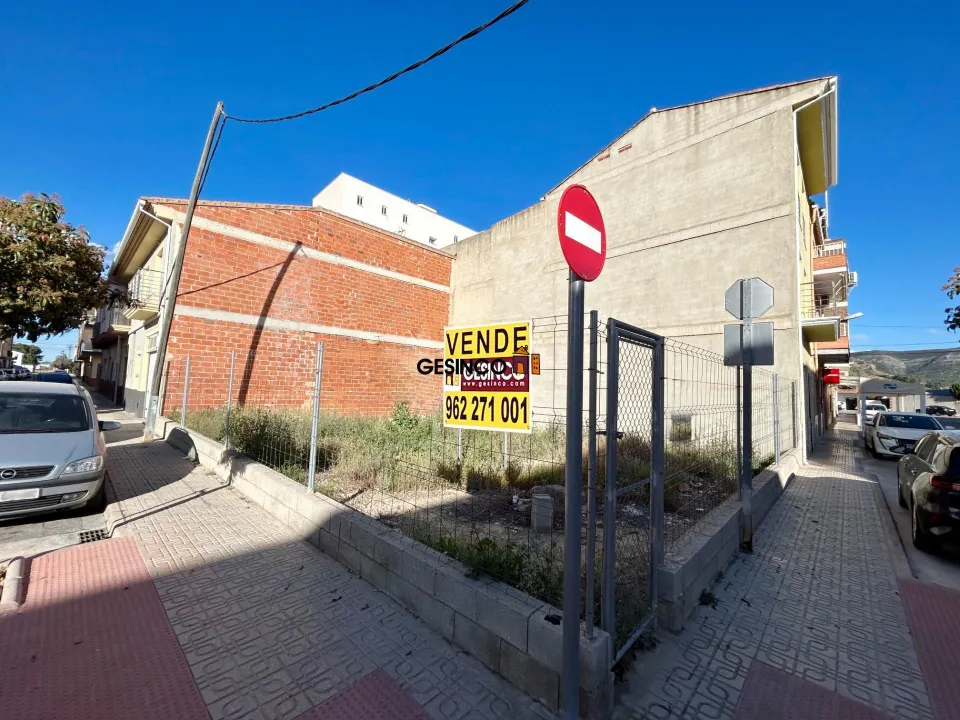 SOLAR URBANO CHAFLÁN EN BUENA ZONA