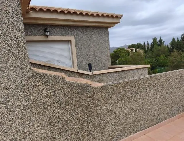 Chalet urbano con piscina privada, vistas al mar y amplias zonas deportivas — 15