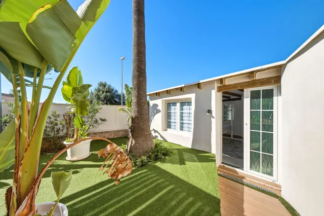 ESPECTACULAR VILLA CON PISCINA, 6 DORMITORIOS EN SUITE Y VISTAS AL MAR EN SA TORRE — 41