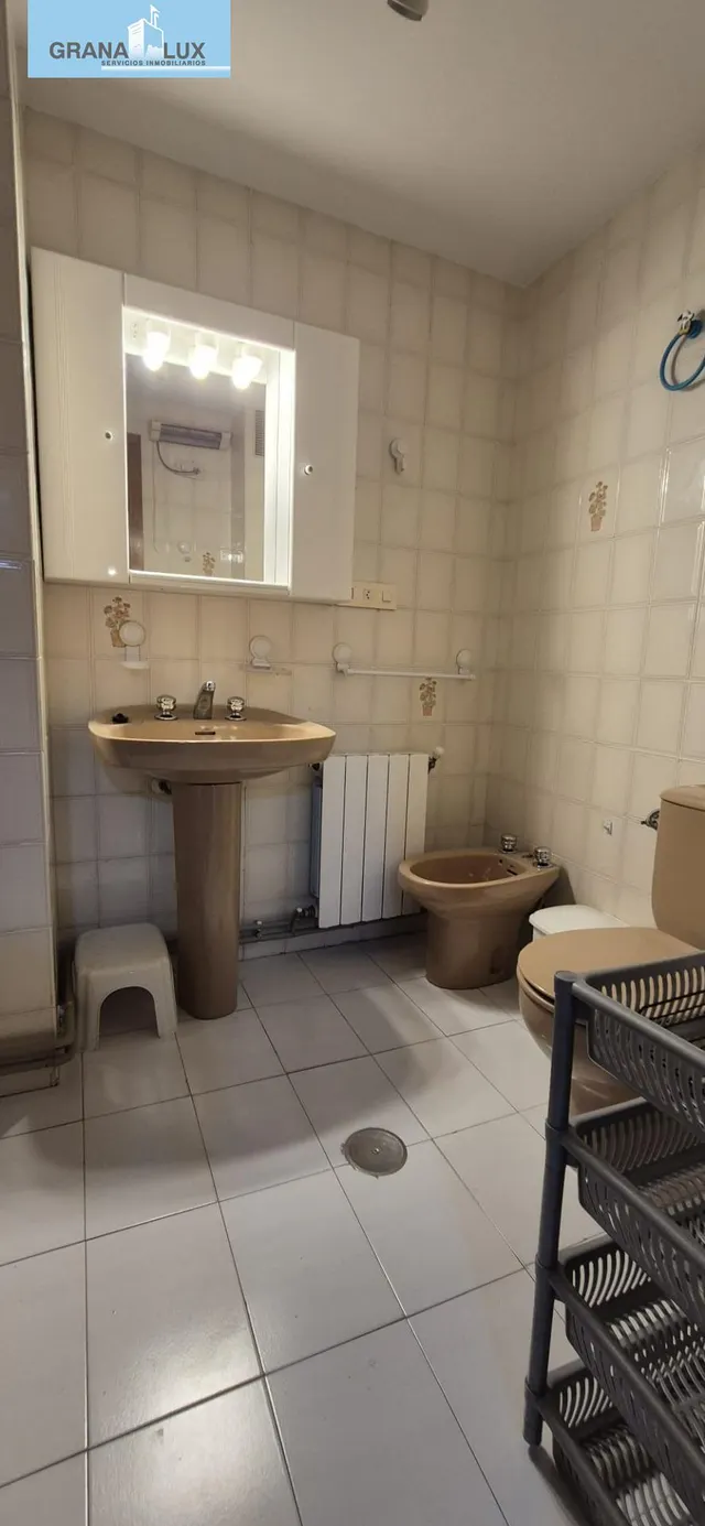 ¡Tu nuevo hogar te espera! Amplio piso en alquiler preferiblemente chicas — 31