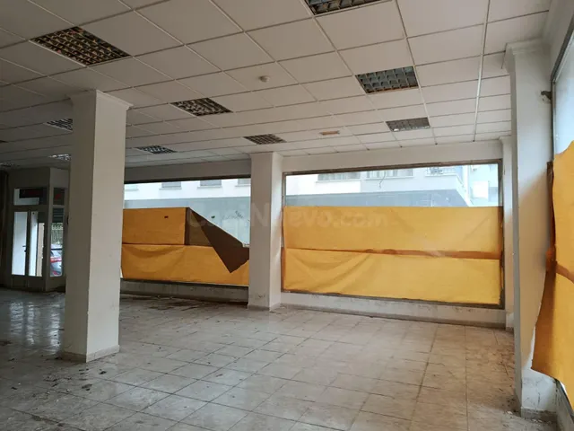 Amplio Local Comercial en Alameda de Cervantes - foto 2