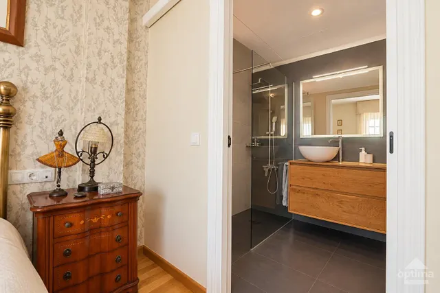 Pareado reformado con 5 habitaciones, terrazas y garaje en Reus — 31