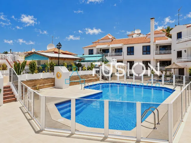 Piso con dormitorio independiente, cocina reformada y zona de piscina cerca de la playa — 27