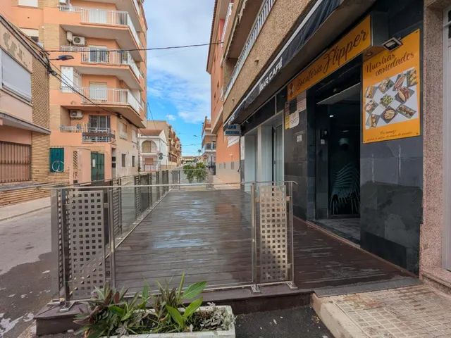 Local comercial 111m² en venta - Villananitos — 17