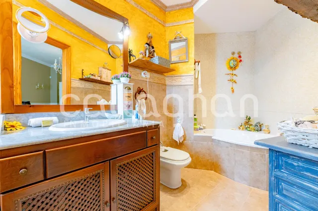 Amplia casa de pueblo con 6 habitaciones en Moncada — 19
