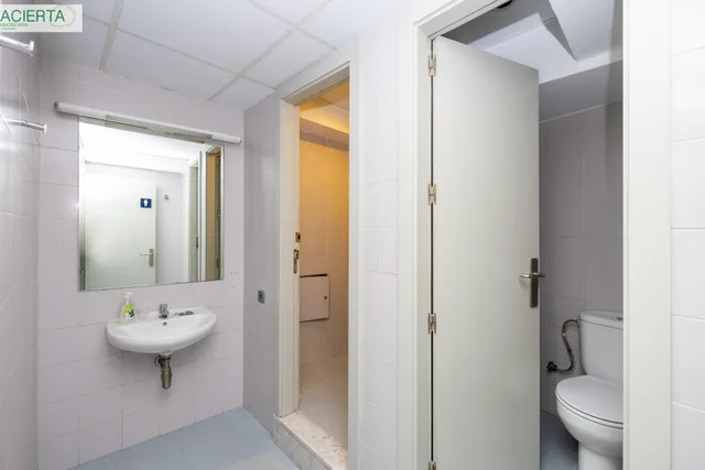 Local comercial con casi 1000 m2 en plena Gran via de Granada. Oportunidad única y exclusiva — 11