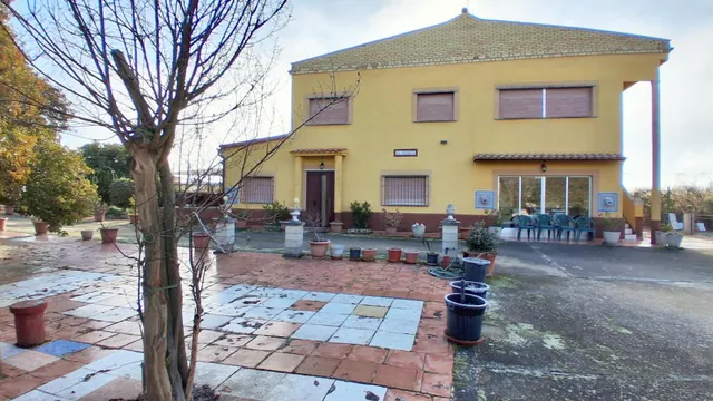 CASA CON TERRENO RÚSTICO VENTA ALMENARA DE TORMES. Urbis te ofrece una casa con terreno rústico en venta en Almenara de Tormes, Salamanca. — 30