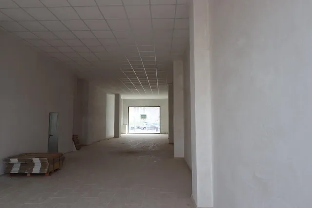 EXCLUSIVO LOCAL EN AVENIDA DE RONDA — 9