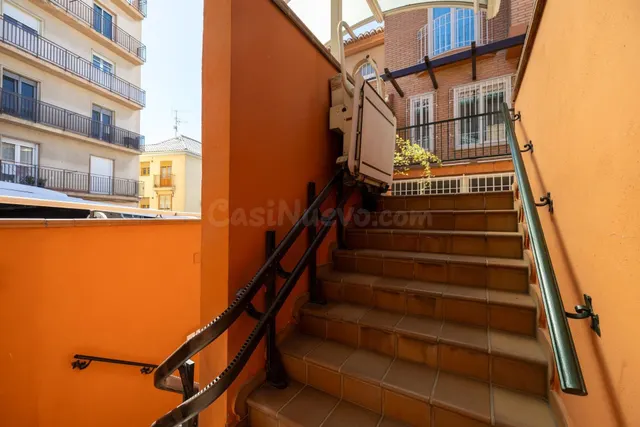 Espectacular casa unifamiliar en recinto cerrado en Granada  - foto 3