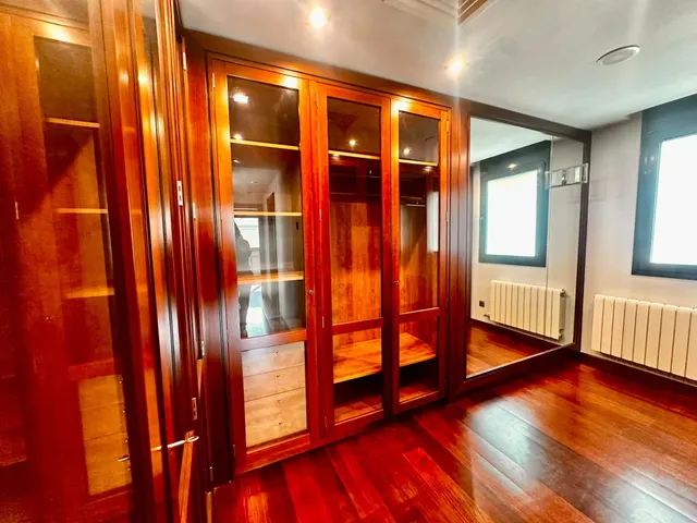 Exclusiva villa de lujo en Ciutat Diagonal, Esplugues de Llobregat, con vistas panorámicas a Barcelona y al mar — 13