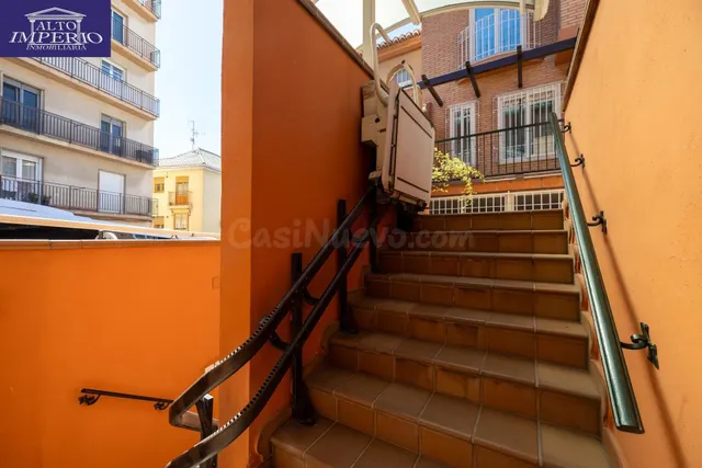 Espectacular casa unifamiliar en recinto cerrado en Granada  - foto 3
