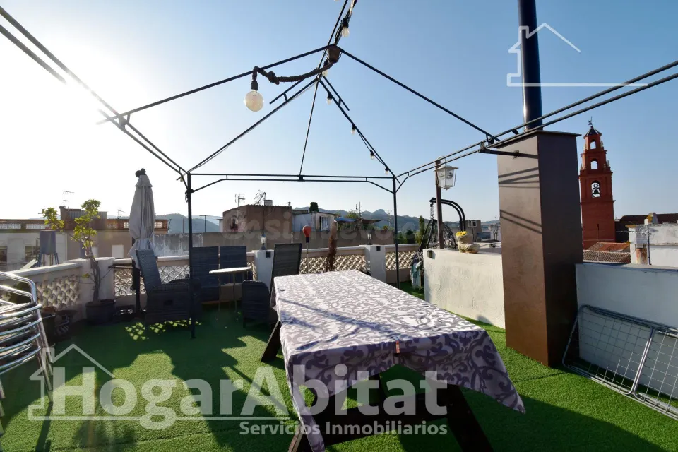ESPECTACULAR CASA REFORMADA Y AMPLIA CON TERRAZA