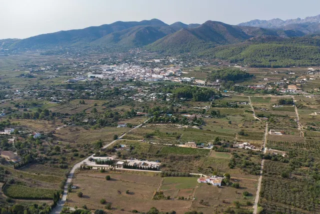 Terreno edificable en Jalón con vistas al valle y servicios cercanos — 21