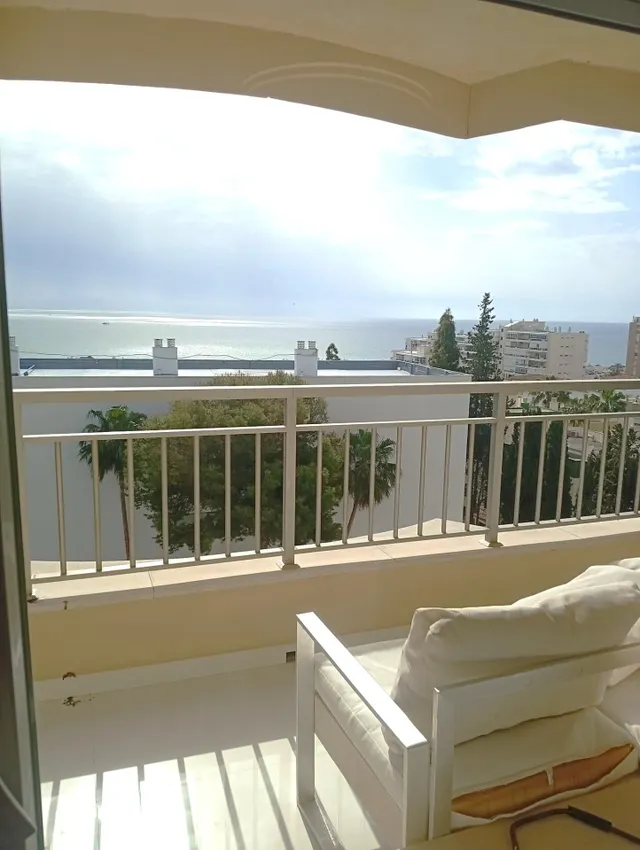 Amplio y luminoso piso de 3 dormitorio con impresionantes vistas al mar en la Carihuela, Torremolinos — 13