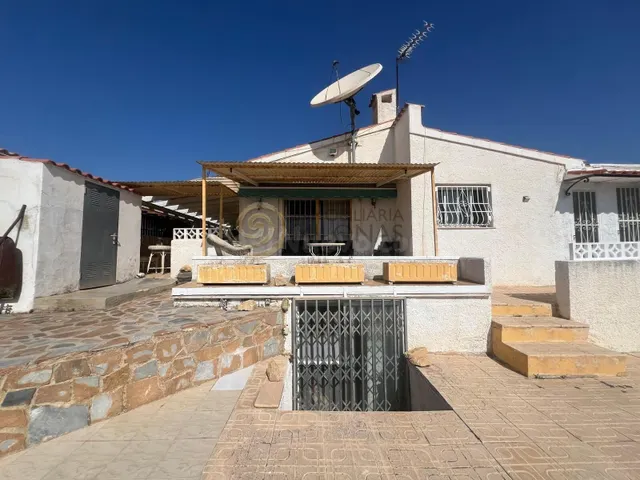 Inversión estratégica en Benidorm: Chalet independiente con  - foto 2
