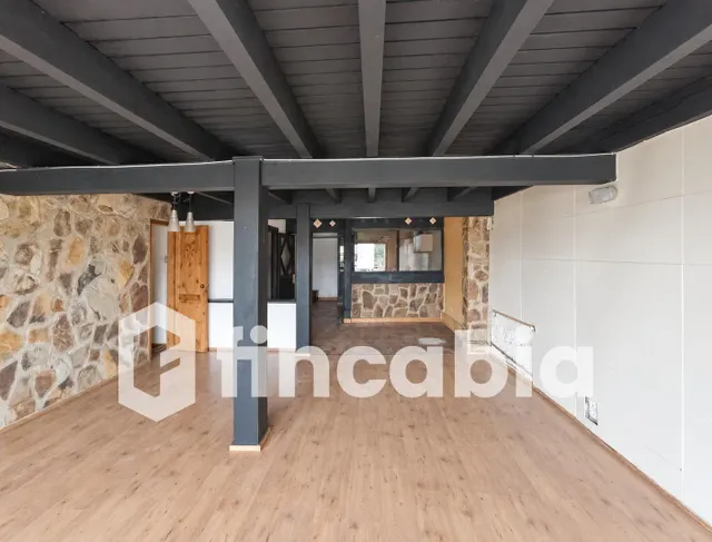 Casa para reformar con patio, balcones y local en Breda — 21