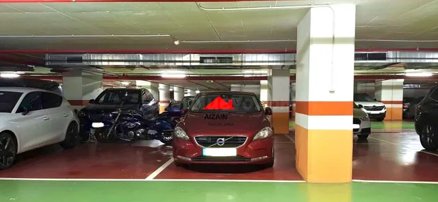 Parcela de garaje para coche grande en la planta menos dos. - foto 2