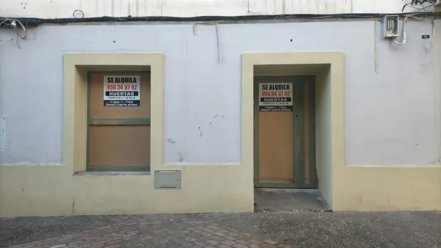 Plaza El Banco, local comercial en planta baja. — 3