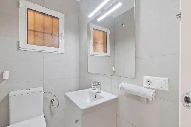 BONITA CASA ADOSADA EN ORIHULA COSTA:3 HAB, 1 BAÑO, 1 ASEO — 16