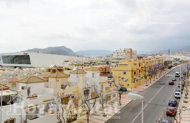 Amplio, moderno y reformado en residencial con terraza, piscina y garaje, todo amueblado — 19