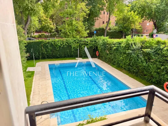 En una de las mejores urbanizaciónes de la zona coqueto piso con terraza  piscina y plaza de apracamiento — 34