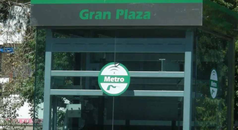 LOCAL NERVION CON 180 m2 Y PATIO DE 30 m2