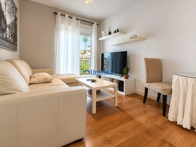 CHALET INDEPENDIENTE · 2 VIVIENDAS · PARCELA DE 422 M2 — 44
