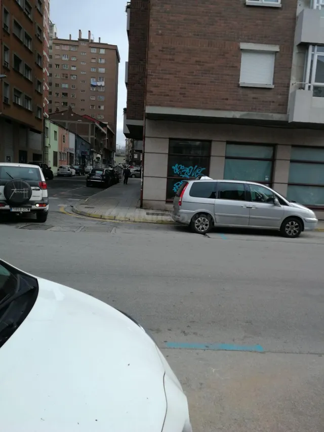 Amplio Local Comercial en Venta y Alquiler en Ponferrada, Zo