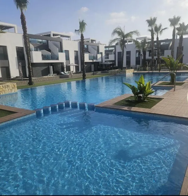 Gran apartamento en el raso guardamar: 2 hab, 2 baños — 3