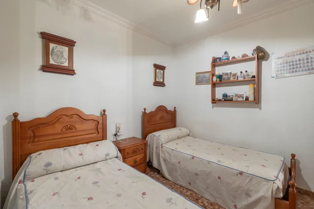 Amplio Adosado en el Corazón de Alcalá la Real con Vistas al Castillo — 31