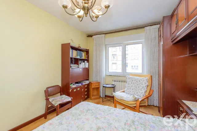 Piso de 3 habitaciones en Oviedo – cocina independiente y excelente potencial — 19