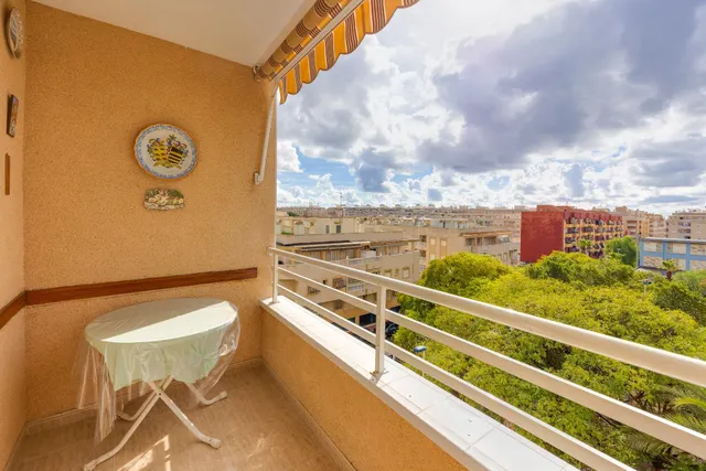 Encantador Apartamento de 2 dormitorios y 1 baño con piscina comunitaria — 18