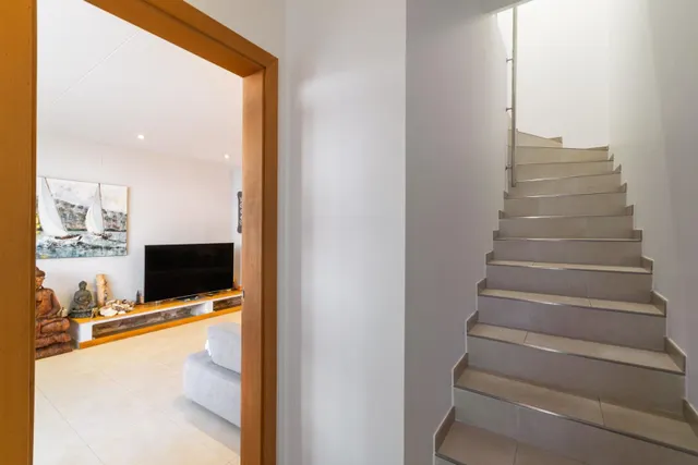 Casa adosada impecable de 4 dormitorios, placas solares y excelente ubicación en Empuriabrava. — 9