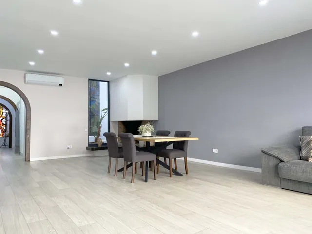 Chalet adosado en venta en Calle de Regàs — 20