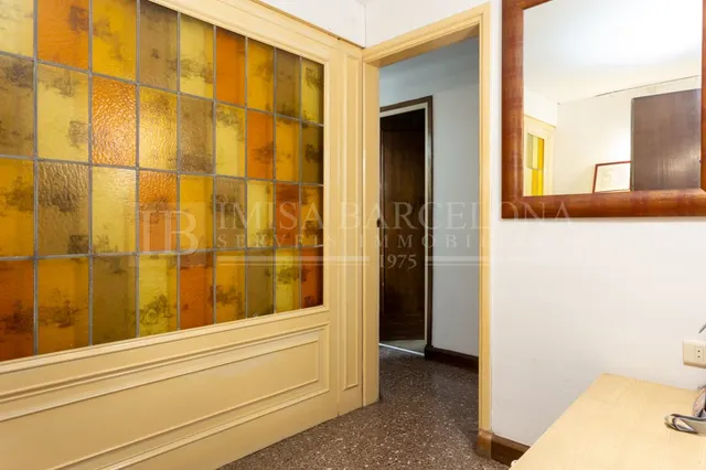 PISO CON MUCHAS POSIBILIDADES EN PLAZA CATALANA — 7