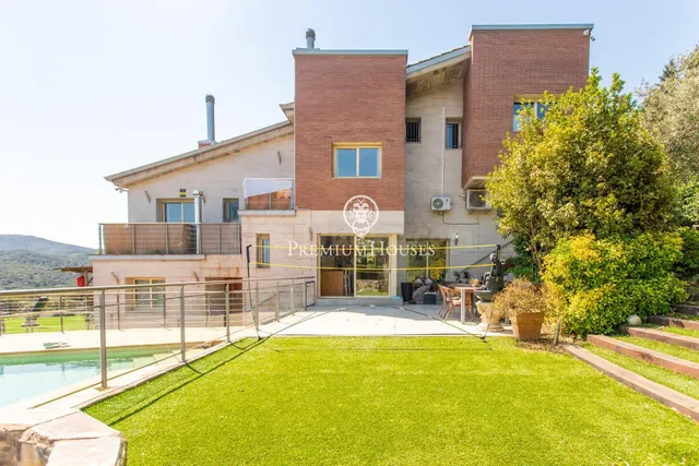 Excelente casa con vistas infinitas en venta en Vallromanes - foto 3