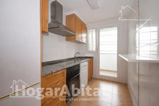 PRECIOSO ÁTIO CON TERRAZA Y TRES BALCONES — 6