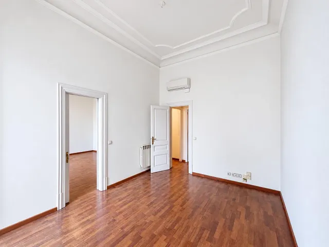 Oficina de 184 m2 con carácter y mucha luz en Passeig de Gràcia — 18