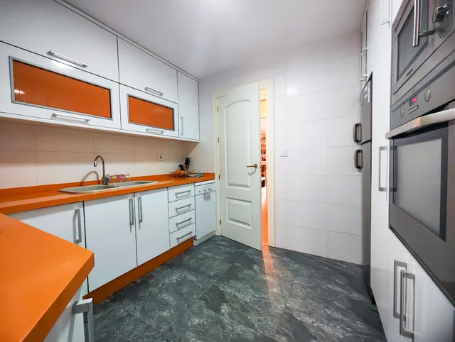 Piso Zona Plaza Mariana Pineda. — 14