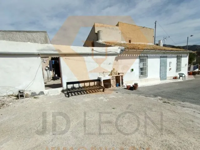 SE VENDE CASA CON PARCELA EN BARINAS - foto 2