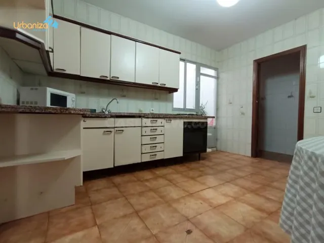 Amplia Casa en María Auxiliadora, Badajoz - Oportunidad Única por €429,000 — 2