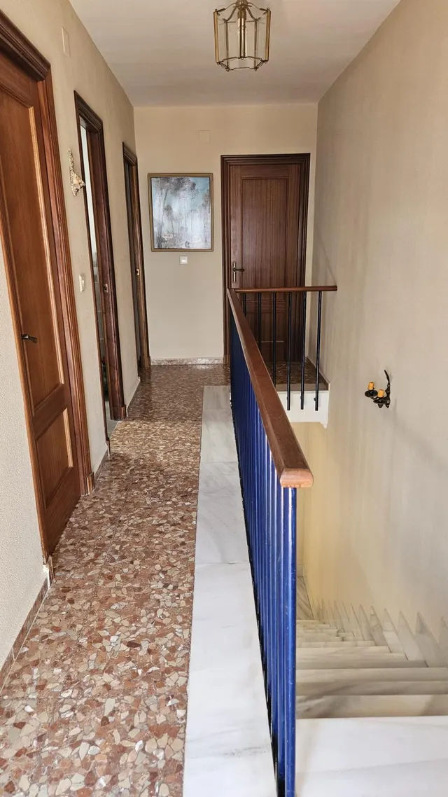 Casa adosada de 4 dormitorios con gran porche, patio y terraza en el centro de Chipiona — 20