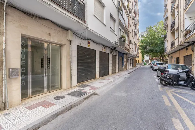 PISO JUNTO CAMINO DE RONDA — 35