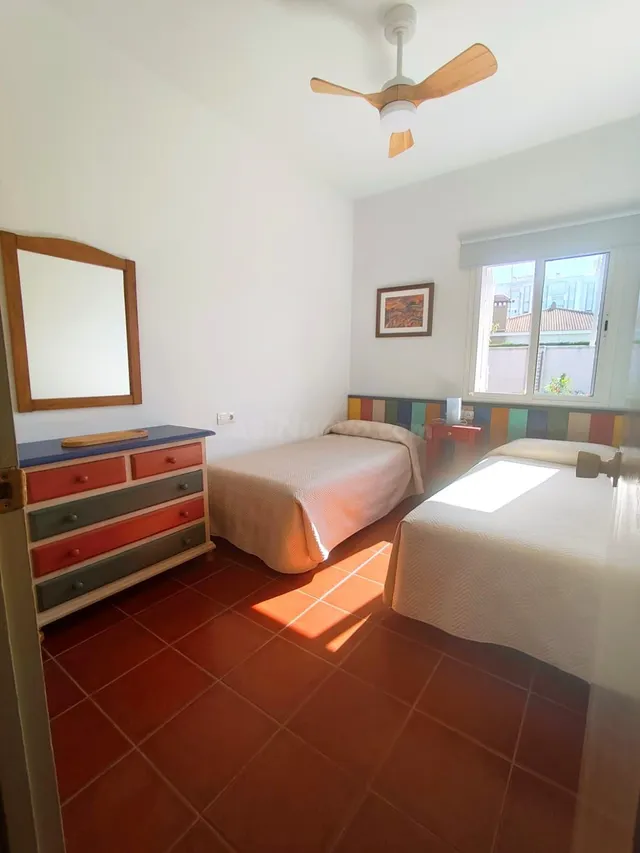 Fantástica casa Independiente con una gran parcela de 518m2  - foto 4
