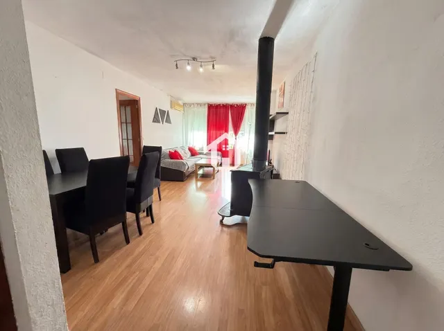 Piso luminoso con chimenea en zona ciudad elegida de Alicante: 78m2, 2 dormitorios dobles y tercera planta — 7