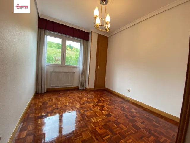 En Burgos C/ Alfareros. Se alquila precioso piso de cuatro habt, baño, aseo, garaje. — 13