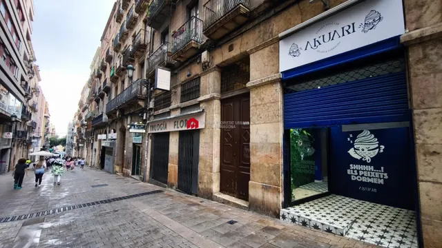 Local de 145 m2 en la calle peatonal Comte de Rius. - foto 2